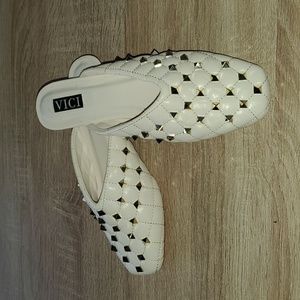 NWOT  VICI Mule slides. 9